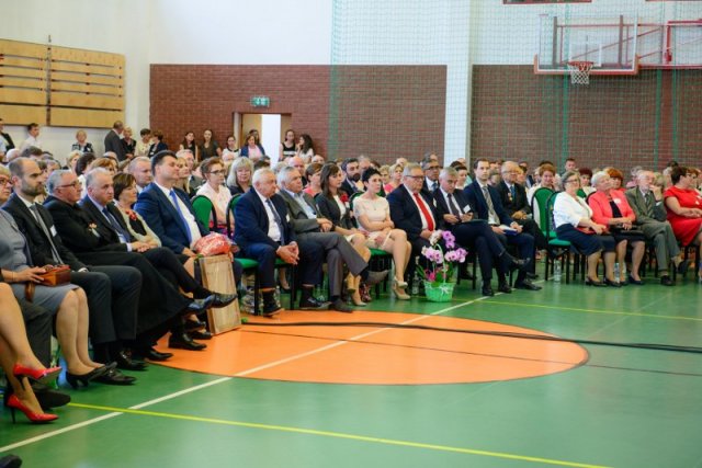 Jubileusz 100-lecia Szkoły - „Wspomnień czar” - część artystyczna podczas uroczystych obchodów Jubileuszu Szkoły